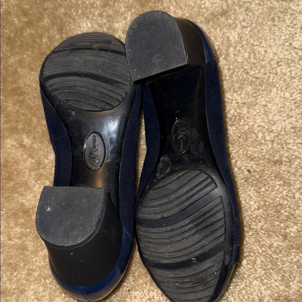 Anne Klein Women's Navy heels - size 7 - Picture 4 of 8